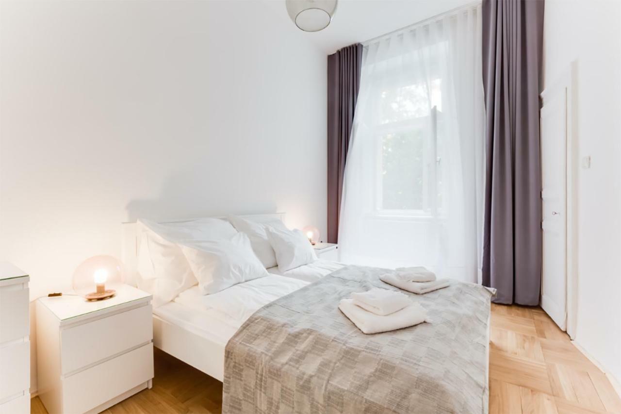 The Dancing House Residence, Two Bedroom Apartment With Balcony Near River! Prag Dış mekan fotoğraf