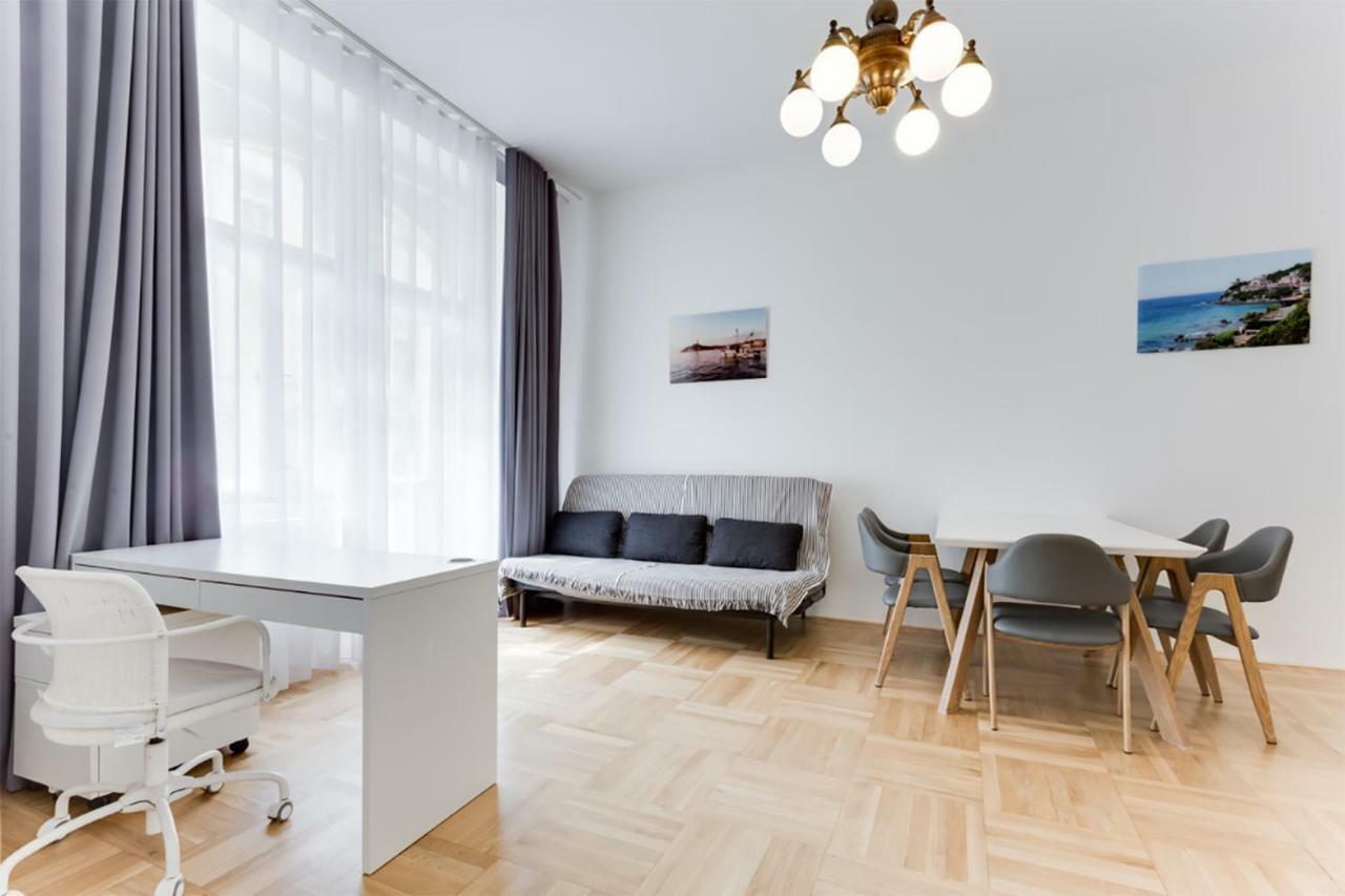 The Dancing House Residence, Two Bedroom Apartment With Balcony Near River! Prag Dış mekan fotoğraf