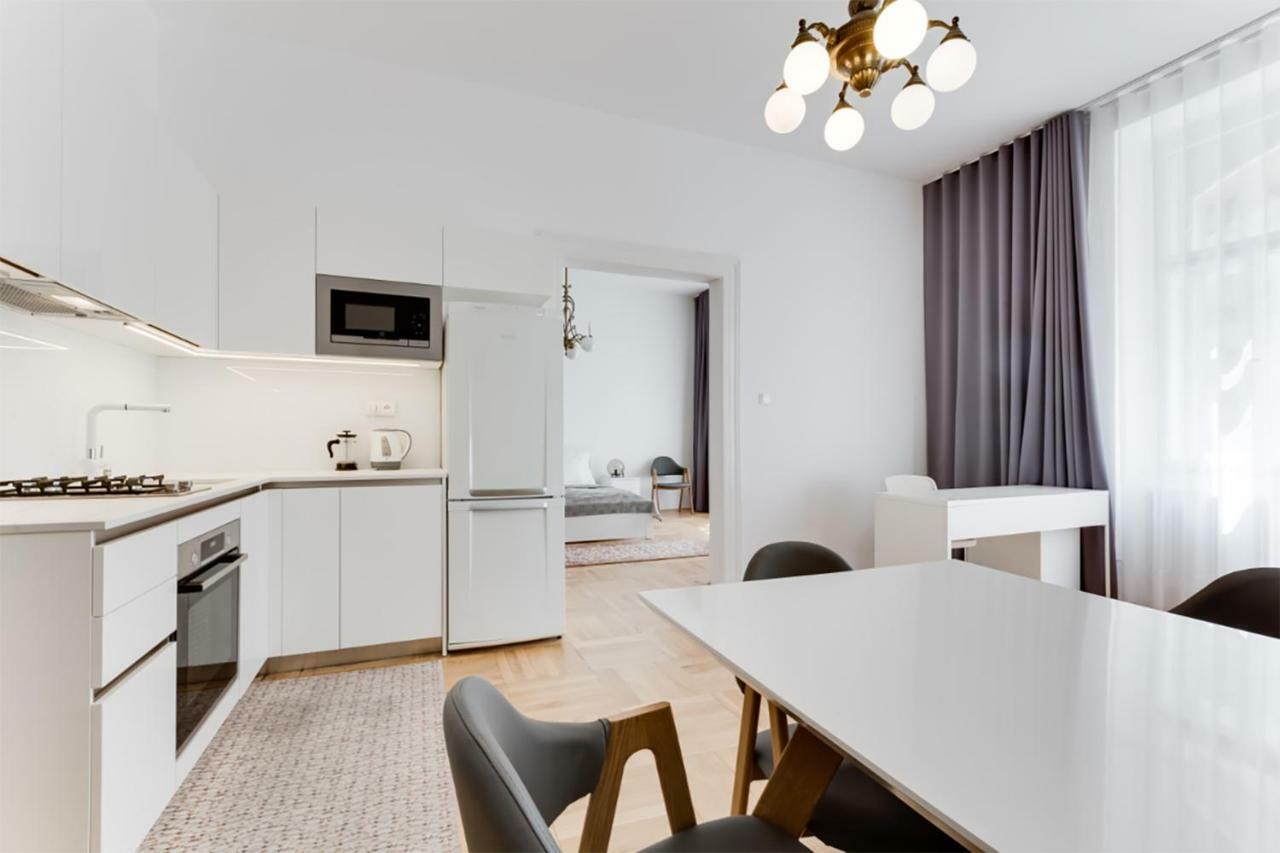 The Dancing House Residence, Two Bedroom Apartment With Balcony Near River! Prag Dış mekan fotoğraf